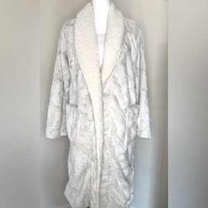 Stars Above Women’s Faux Fur Robe  Size XS/Small